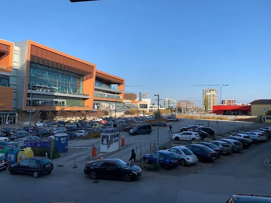 Sliver City Next To Paradise Mall And Metro София 0*,